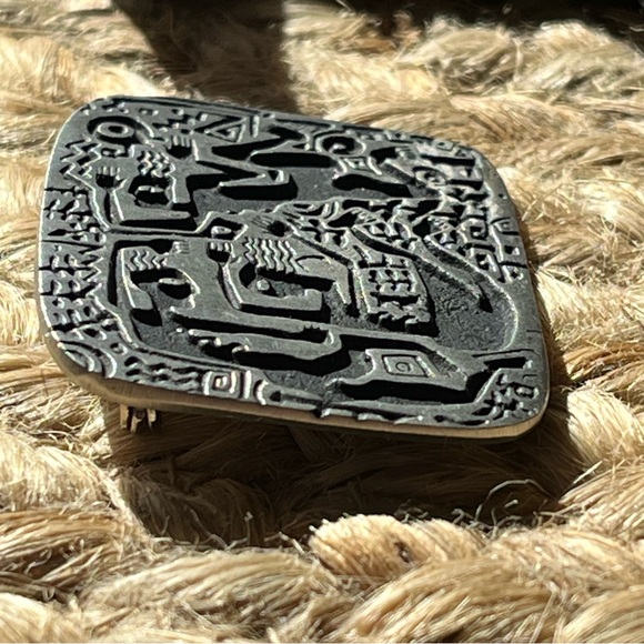 Vintage Alice Seely/Urban Fetishes Petroglyph Brooch/Pin (2000) Dancing Women - Picture 15 of 16